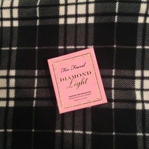 Too Faced fancy pink diamond light highlighter NWT